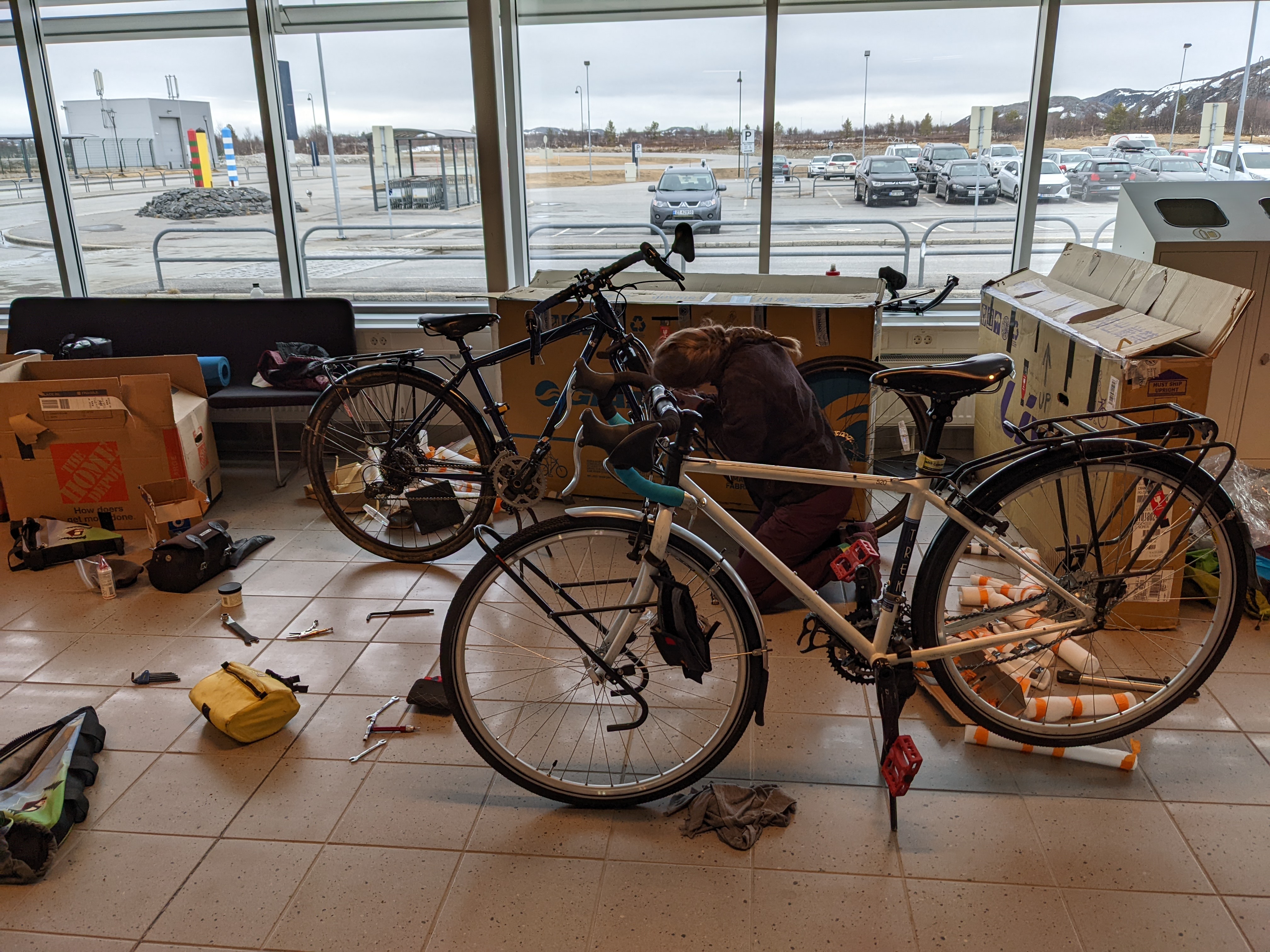 Building bikes in Kirkenes airport